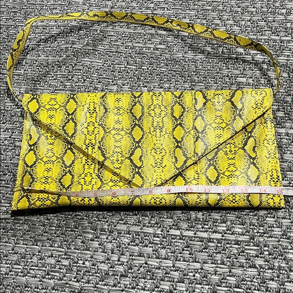 Large Snake Print Yellow & Black Clutch With Removable Strap - Picture 3 of 10